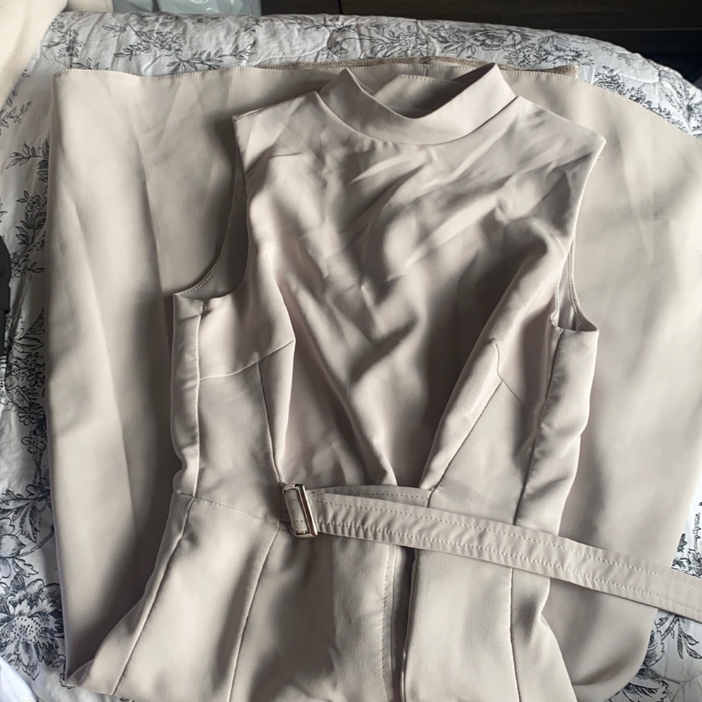 Brand new sleeve less flowy dress